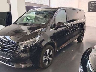 Mercedes V220
