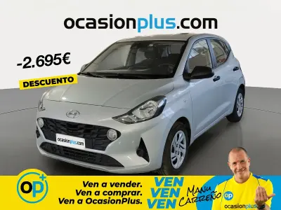 Usado Hyundai i10 67 CV (49 kW) 2022 Gris Utilitario