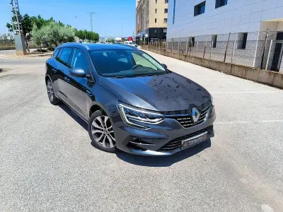 Usado Renault Mégane GrandTour Techno 140 CV (102 kW) 2024 Gris / plata Familiar
