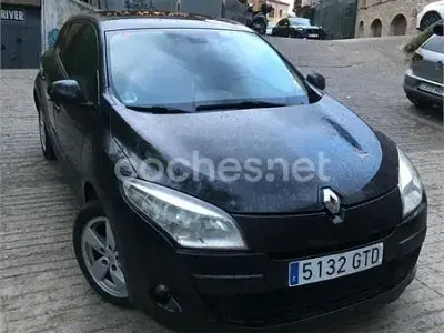 Usado Renault Mégane Dynamique 105 CV (77 kW) 2010 Negro Berlina