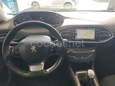 Usado Peugeot 308 SW Active 120 CV (88 kW) 2015 Gris / plata Familiar