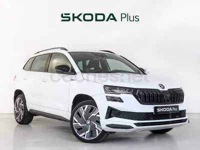 Usado Skoda Karoq SportLine 150 CV (110 kW) 2022 Blanco SUV