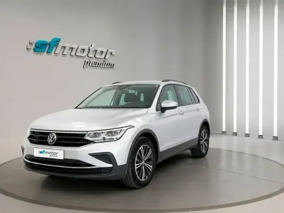 Usado VW Tiguan Life 150 CV (110 kW) 2021 Gris / plata SUV