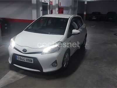 Blanco Usado 2013 Toyota Yaris Hybrid Active Berlina | 10.299 € (Precio justo)