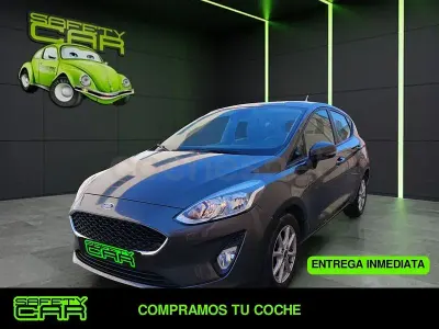 Usado Ford Fiesta Trend 85 CV (62 kW) 2018 Gris / plata Utilitario