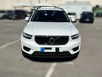 Usado Volvo XC40 Momentum 129 CV (94 kW) 2022 Blanco SUV