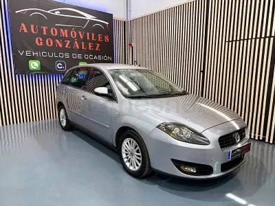 Usado Fiat Croma Dynamic 150 CV (110 kW) 2010 Gris / plata Familiar