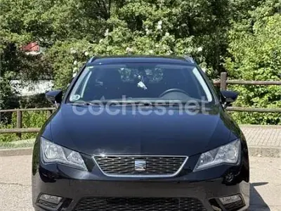 Usado Seat Leon ST Style 105 CV (77 kW) 2015 Negro Familiar