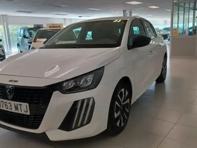 Usado Peugeot 208 Active 100 CV (73 kW) 2024 Blanco Utilitario