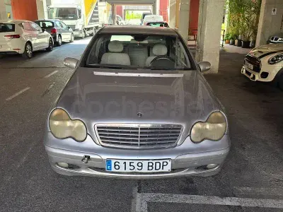 Usado Mercedes C220 Classic 143 CV (105 kW) 2001 Gris / plata Berlina