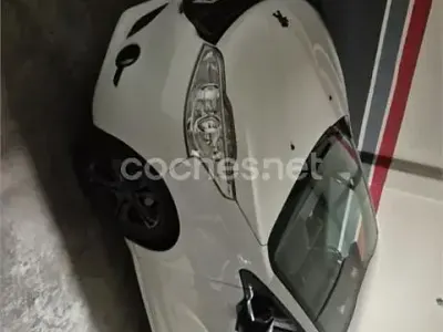 Usado Peugeot 208 Allure 120 CV (88 kW) 2013 Blanco Utilitario