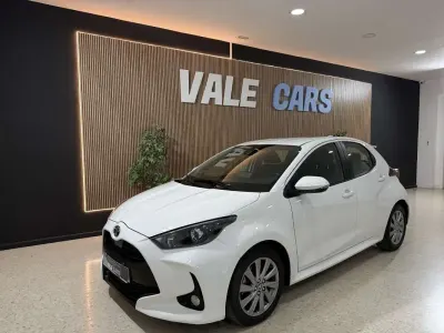 Usado Toyota Yaris Hybrid Active 116 CV (85 kW) 2022 Blanco Utilitario