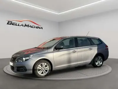 Usado Peugeot 308 Active 131 CV (96 kW) 2021 Gris Utilitario