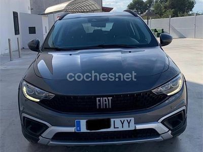 Usado Fiat Tipo Cross 130 CV (95 kW) 2022 Gris / plata Berlina