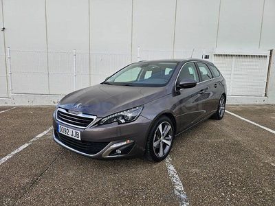 Usado Peugeot 308 SW Allure 120 CV (88 kW) 2015 Marrón Familiar
