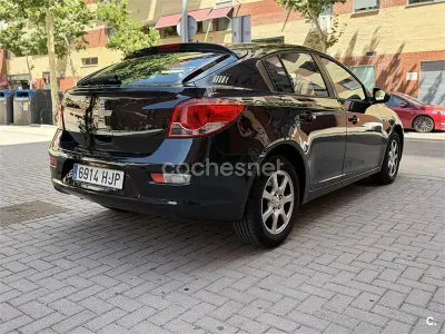Usado Chevrolet Cruze LT 163 CV (119 kW) 2012 Negro Berlina