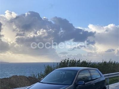 Gris / plata Usado 2002 VW Polo Trendline Berlina | 3000 € (Un poco caro)