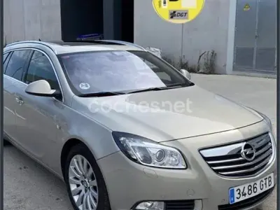 Usado Opel Insignia Cosmo 160 HP (117 kW) 2010 Bege Carrinha
