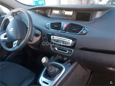 Usado Renault Scenic E-Tech 130 CV (95 kW) 2011 Gris / plata Monovolumen