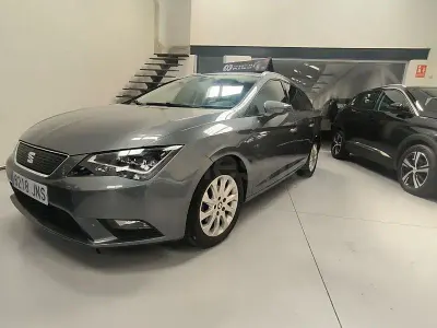 Usado Seat Leon Ecomotive 110 CV (80 kW) 2016 Gris / plata Familiar