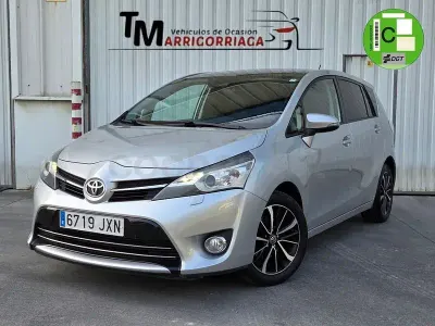 Usado Toyota Verso Advance 132 CV (97 kW) 2017 Gris / plata Monovolumen