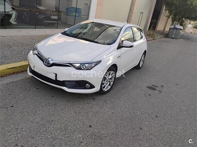 Blanco Usado 2019 Toyota Auris Hybrid Business Edition Berlina | 16.990 € (Buen precio)