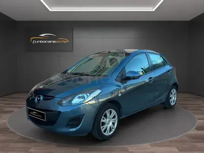 Używany Mazda 2 Style 102 KM (75 kW) 2014 Niebieski Sedan/Limuzyna