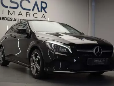 Usado Mercedes CLA200 Shooting Brake 136 CV (100 kW) 2017 Azul Familiar