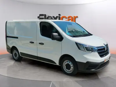 Usado Renault Trafic 110 CV (80 kW) 2022 Blanco Monovolumen