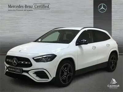 Usado Mercedes GLA200 150 CV (110 kW) 2025 Blanco polar SUV