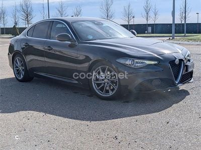 Usado Alfa Romeo Giulia Super 180 CV (132 kW) 2016 Negro Berlina