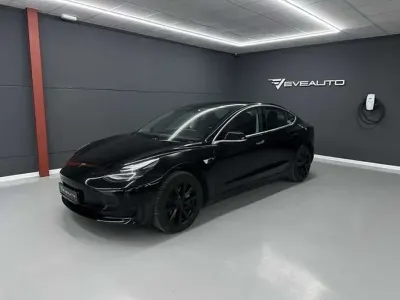 Käytetty Tesla Model 3