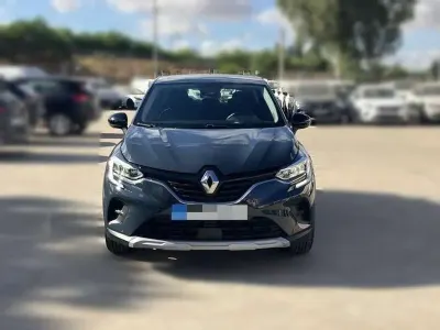 Usado Renault Captur Zen 140 CV (102 kW) 2023 Gris SUV