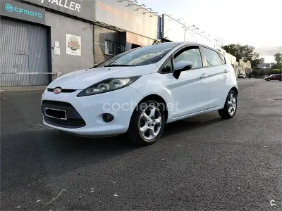 Usado Ford Fiesta Trend 68 CV (50 kW) 2008 Blanco Utilitario