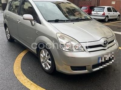 Beige Usado 2005 Toyota Corolla Verso Sol Monovolumen | 4950 €