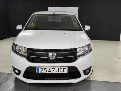 Blanco Usado 2015 Dacia Sandero Lauréate Berlina | 5800 € (Precio justo)