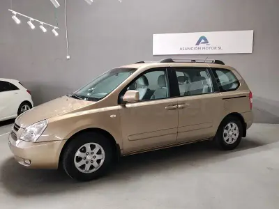 Usado Kia Carnival LX 144 CV (105 kW) 2006 Marrón Monovolumen
