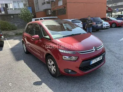 Usado Citroën C4 Picasso Live 130 CV (95 kW) 2015 Rojo Monovolumen