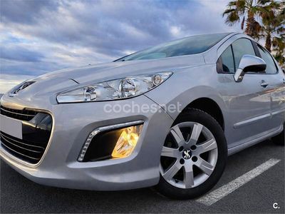 Usado Peugeot 308 Active 120 CV (88 kW) 2013 Gris / plata Berlina