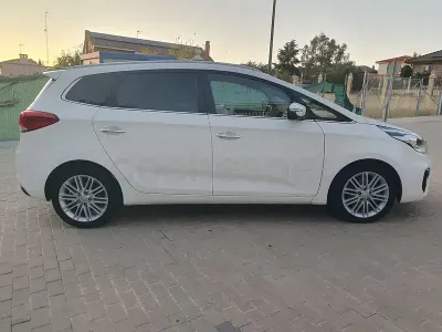 Usado Kia Carens 115 CV (84 kW) 2018 Blanco Monovolumen