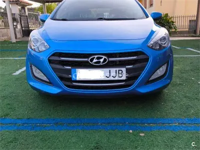 Usado Hyundai i30 110 CV (80 kW) 2015 Azul Berlina