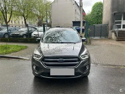 Usado Ford Kuga ST-Line 180 CV (132 kW) 2017 Gris / plata SUV