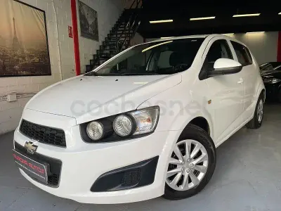 Usado Chevrolet Aveo LS 101 CV (74 kW) 2012 Blanco Berlina