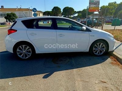 Toyota Auris Hybrid