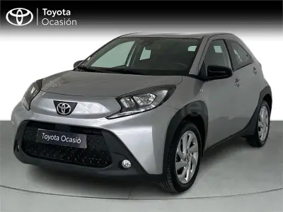 Usado Toyota Aygo X Play 72 CV (52 kW) 2024 Gris / plata SUV