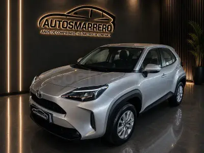 Usado Toyota Yaris 125 CV (91 kW) 2023 Gris / plata Utilitario
