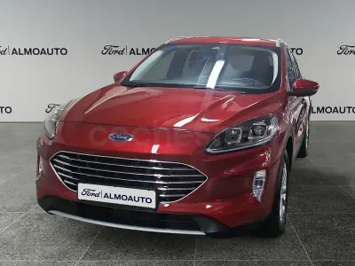 Usado Ford Kuga Titanium 225 CV (165 kW) 2022 Granate SUV