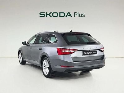 Usado Skoda Superb Ambition 150 HP (110 kW) 2023 Cinzento Carrinha