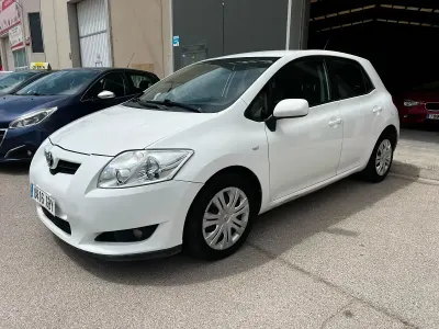 Usado Toyota Auris Luna 124 CV (91 kW) 2008 Blanco Utilitario