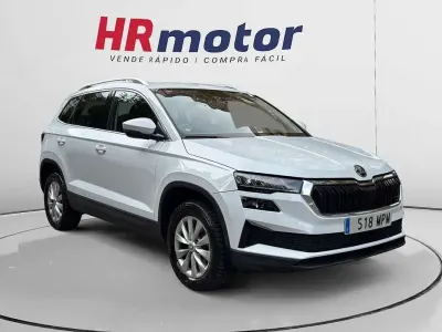 Usado Skoda Karoq Selection 116 CV (85 kW) 2024 Blanco SUV